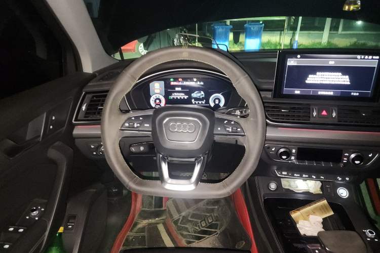 Used Audi Q5L 2022 40T Luxury Dynamic Model Steering Wheel