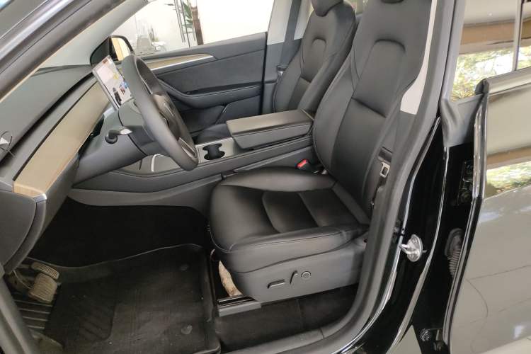 Used Tesla Model Y 2021 Long-Range All-Wheel-Drive Version 3D7