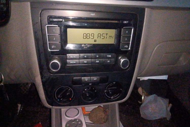 Used Volkswagen Bora 2012 1.6L Manual Fashion Edition Audio And AC Panel