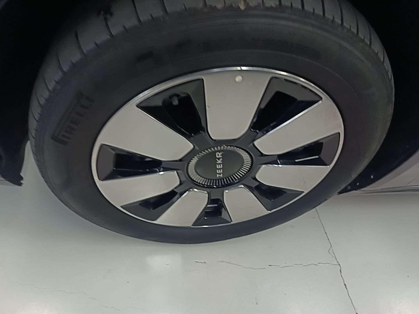 Zeekr 009 2024 7-Seater Walk-Through Version Four-Wheel Drive 108 kWh — снимка 10