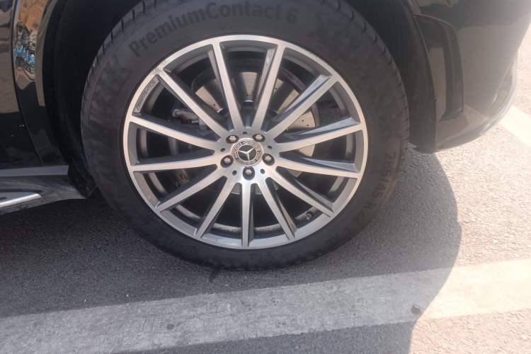 Used Mercedes-Benz GLS  Right Front Wheel Hub