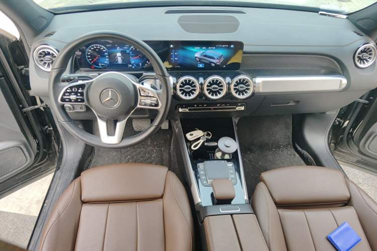 Used Mercedes-Benz GLB 2023 GLB 220 Fashion Model Center Console