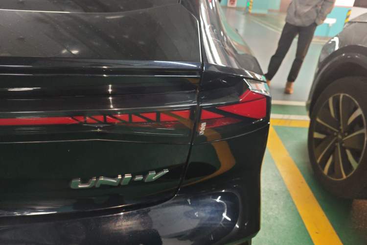 Used CHANGAN UNI-V 2022 1.5T Prestige Version Right Rear Taillight