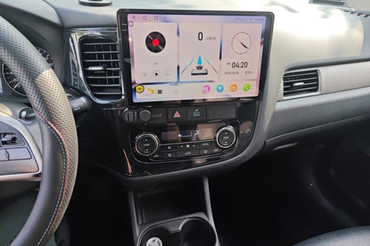 Used Mitsubishi Outlander 2013 2.4L 4x4 Luxury Navigation Edition 5 Seats Audio And AC Panel