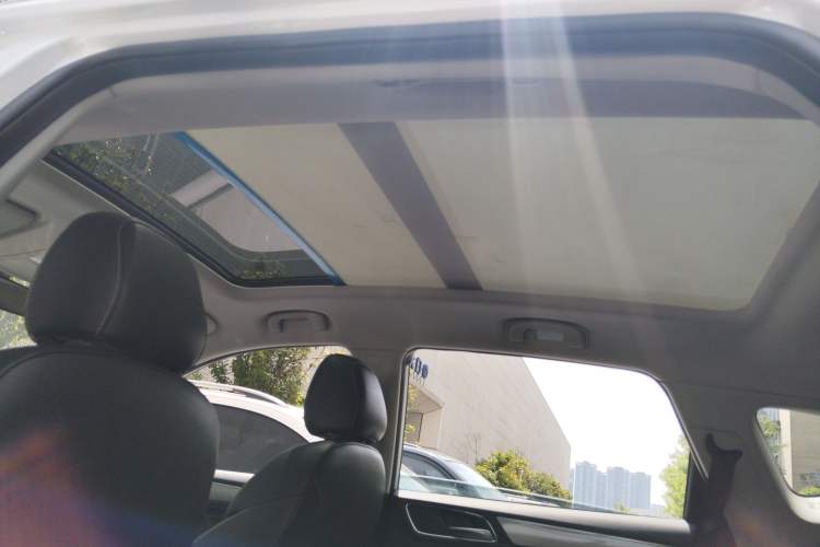 Used Roewe RX5 2016 20T Two-Wheel Drive Automatic Internet Smart Edition
