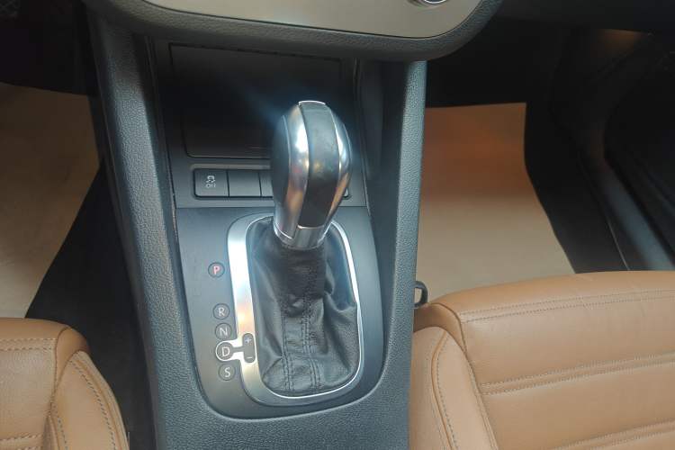 Used Volkswagen Scirocco 2010 2.0 TSI Luxury Edition Gear Lever