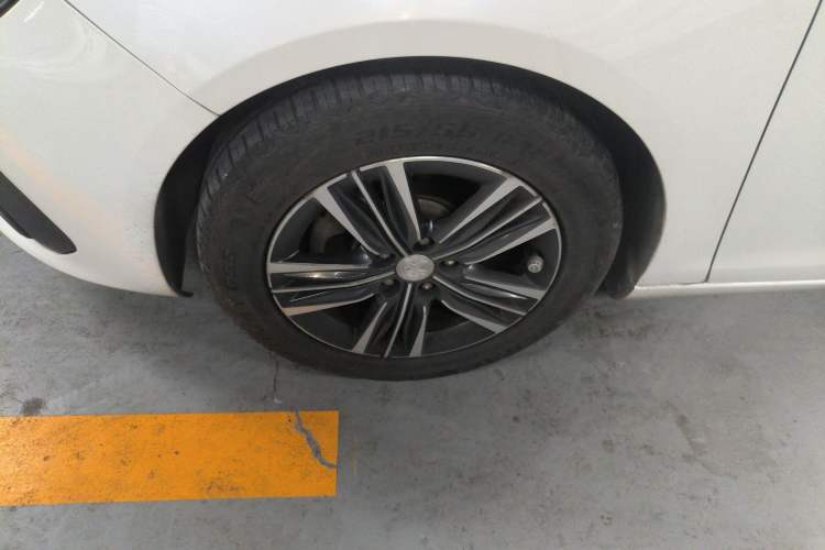 Used Peugeot 308 2016 1.6L Automatic Luxury Edition Left Front Wheel Hub