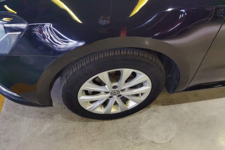 Used Volkswagen Lavida 2017 1.6L Automatic Comfort Edition
