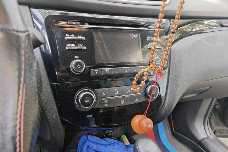 Used Nissan Qashqai 2016 2.0L CVT Elite Edition Audio And AC Panel