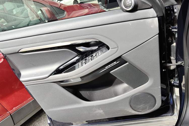 Used Land Rover Range Rover Evoque New Energy 2021 Aurora L P300e Luxury Edition