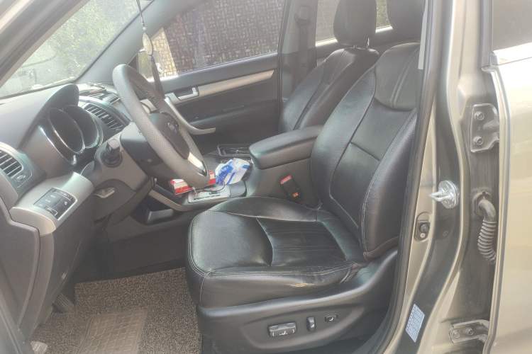 Used Kia Sorento 2012 2.4L Gasoline Luxury Edition Left Front Seat