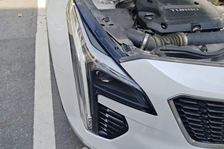 Used Cadillac XT4 2018 28T Two-Wheel Drive Leading Sport Model