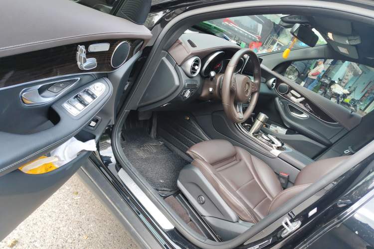 Used Mercedes-Benz GLC 2019 GLC 260 L 4MATIC Dynamic Model