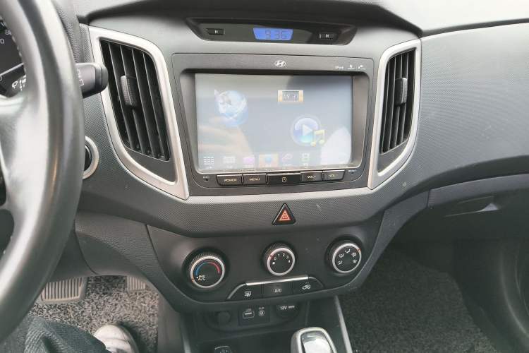 Used Hyundai ix25 2015 1.6L Automatic Two-Wheel Drive Smart GLS Trim Audio And AC Panel