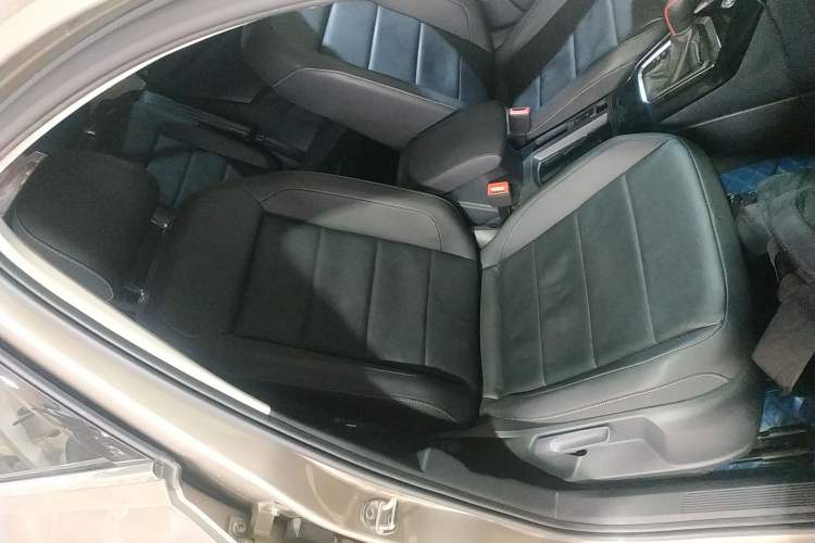 Used Volkswagen T-ROC 2018 280TSI DSG Two-Wheel-Drive Comfort Version China V Standard