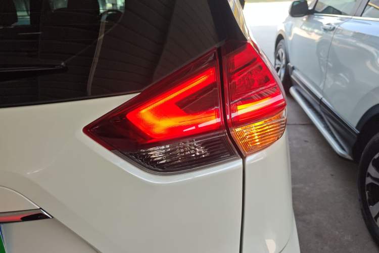 Used Nissan X-Trail 2022 2.0L Two-Wheel Drive Smart Connect & Comfort Edition