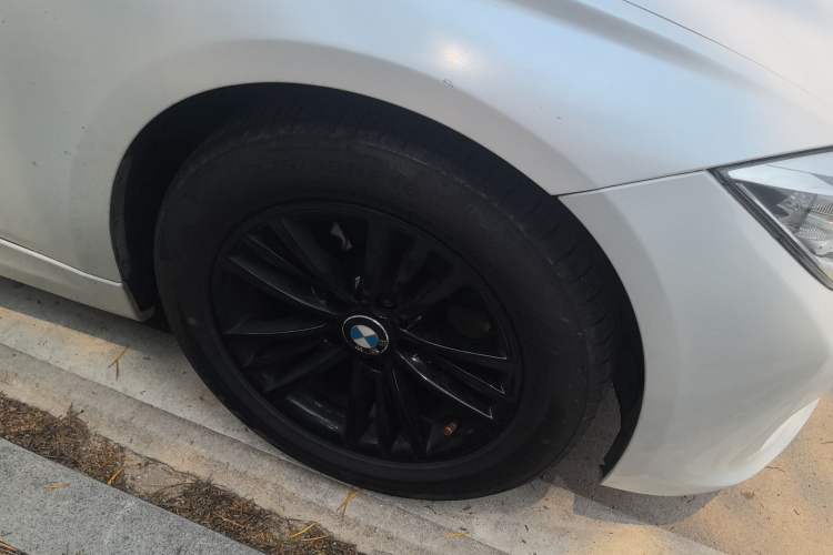 Used BMW 3 Series 2014 320Li Fashion Model Right Front Wheel Hub