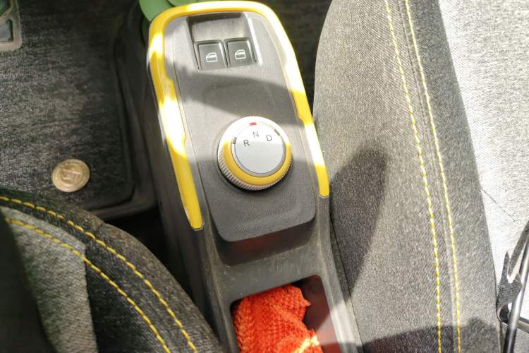 Used Chery QQ Ice Cream 2022 170km Sundae Phosphate Lithium-Ion Gear Lever