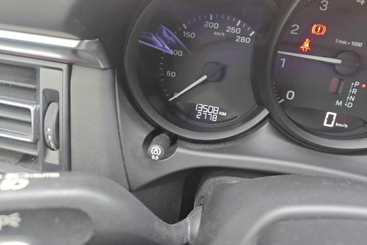 Used Porsche Macan 2024 Macan 2.0T Odometer Close Up