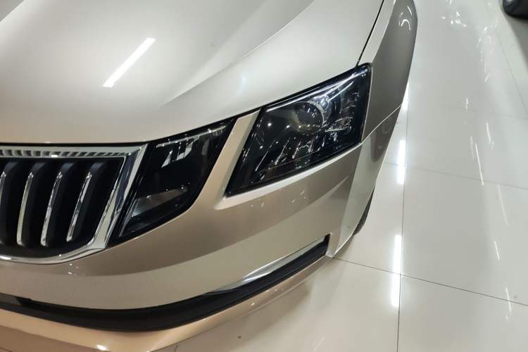 Used Skoda Octavia 2022 1.5L Automatic Comfort Edition Left Front Headlight