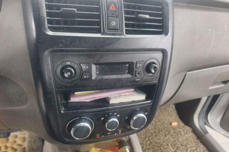 Used Wuling Rongguang V 2016 1.5L Practical Version Audio And AC Panel