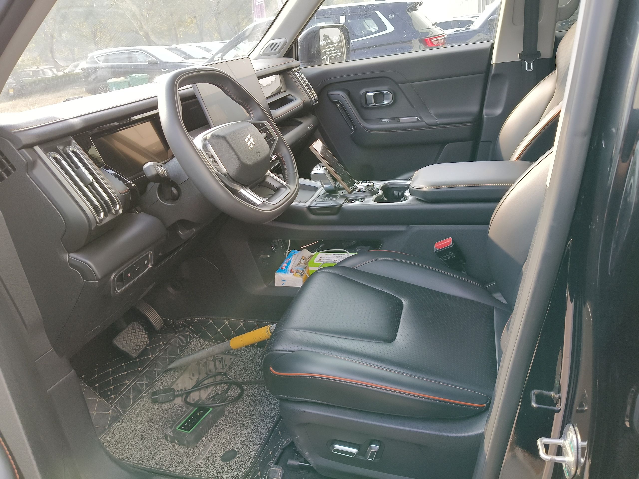 المقاعد الأمامية داخل السيارة