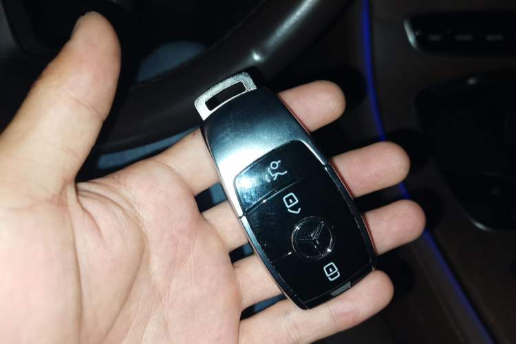 Used Mercedes-Benz E-Class 2018 Facelift E 200 L 4MATIC Vehicle Key