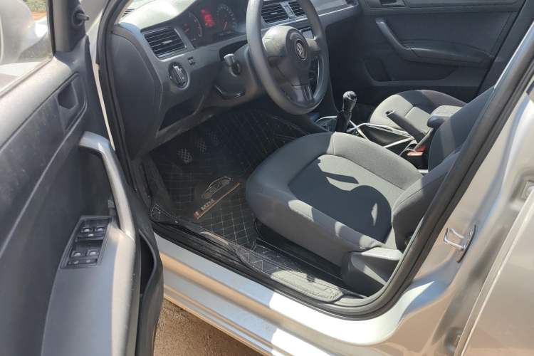 Used Volkswagen Santana 2015 1.6L Manual Fashion Edition Driver Seat