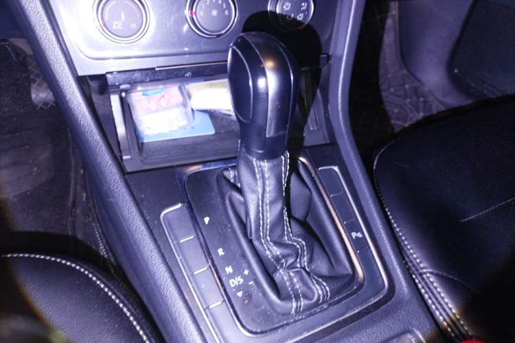 Used Volkswagen Golf 2017 1.6L Automatic Comfort Million-Vehicle Anniversary Edition Gear Lever