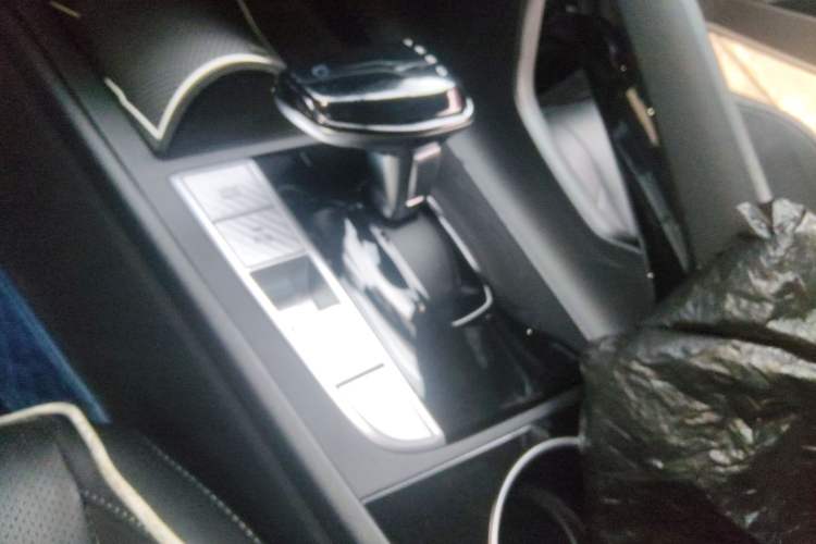 Used Hyundai Elantra 2022 1.5L CVT LUX Prestige Edition Gear Lever