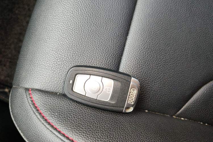 Used Haval H6 2016 Upgraded Model 1.5T Manual Two-Wheel Drive Elite Version
