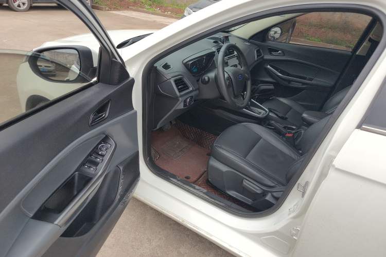 Used Ford Escort 2015 1.5L Automatic Fashion Model
