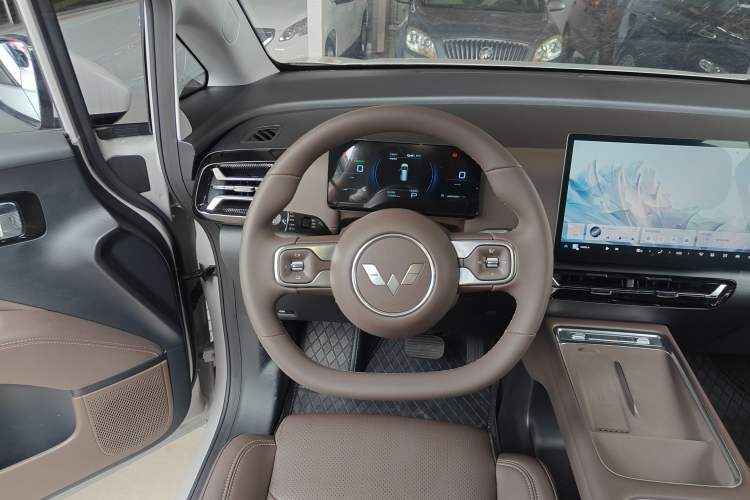 Used Wuling Starlight 730 2025 Model Plug-in Hybrid 125km Luxury Edition