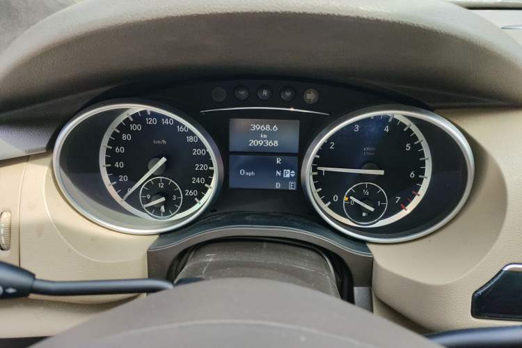 Used Mercedes-Benz R-Class 2017 R 320 4MATIC Business Edition Prestige Model Instrument Cluster