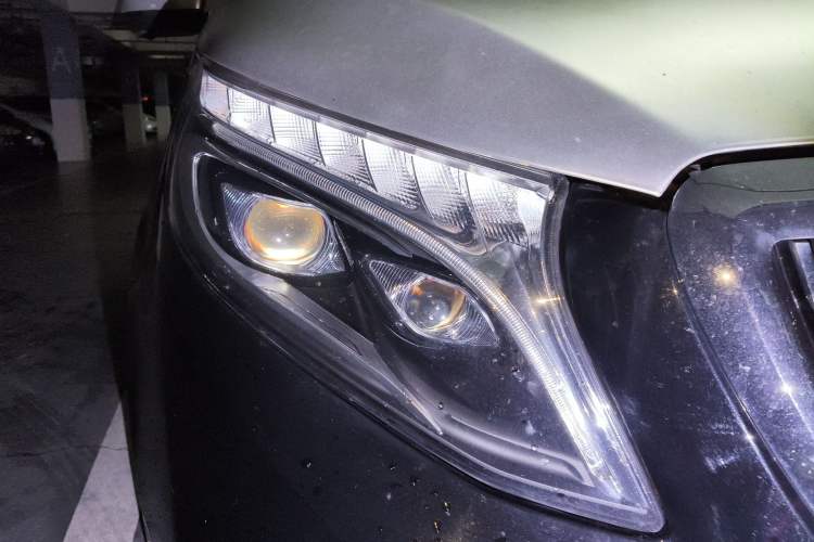 Used Mercedes-Benz Vito 2021 2.0T Business Version 7 Seats Right Front Headlight