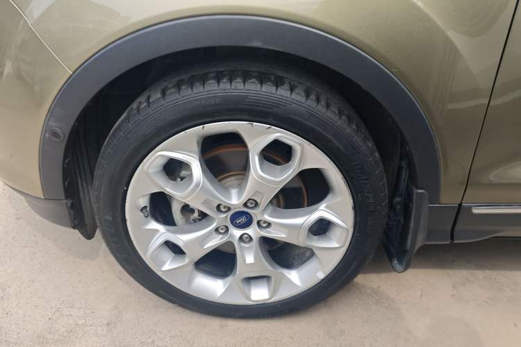 Used Ford Kuga 2015 2.0L GTDi Four-Wheel-Drive Sport Model Left Front Wheel Hub