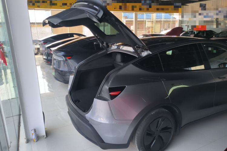 Used Tesla Model Y 2025 Rear-Wheel-Drive Version