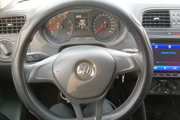 Used Volkswagen Polo 2016 1.4L Manual Fashion Model Steering Wheel