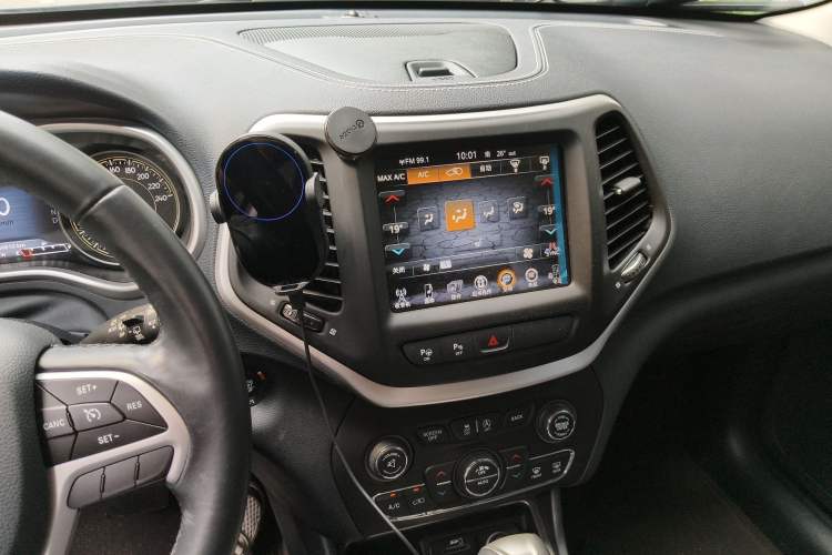 Used Jeep Cherokee 2016 2.4L Superior Edition Audio And AC Panel