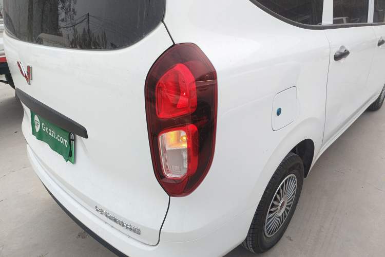 Used Wuling Hongguang New Energy 2025 Extended-Range Hybrid 50 km Standard Version Exterior 3