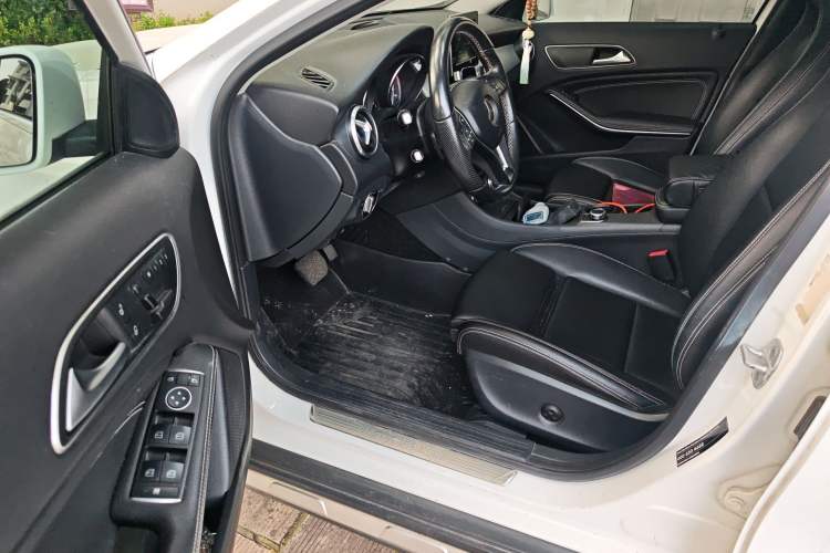 Used Mercedes-Benz GLA 2016 GLA 200 Sport Edition Driver Seat