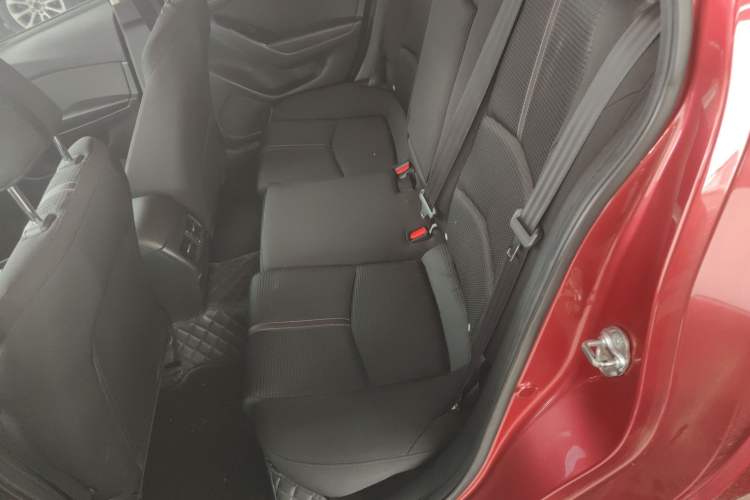 Used Mazda 3 Axela 2017 Sedan 1.5L Automatic Luxury Model Emission Standard China V Left Rear Seat