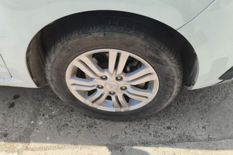 Used FAW Yingzhi 737 2016 1.5L CVT Luxury Navigation Edition Right Front Wheel Hub