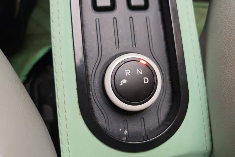 Used Wuling Hongguang MINIEV 2021 Macaron Sandwich Model 120 km Lithium Iron Phosphate Gear Lever