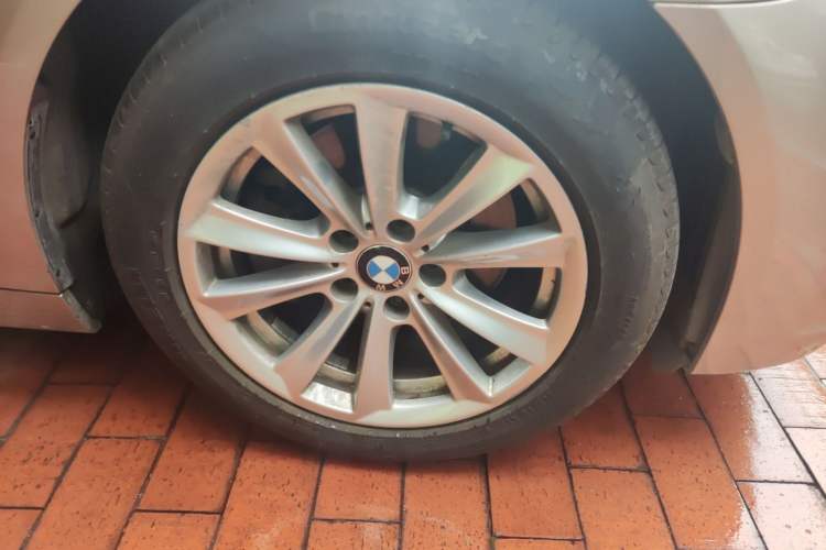 Used BMW 5 Series 2017 520Li Elegant Edition Right Front Wheel Hub