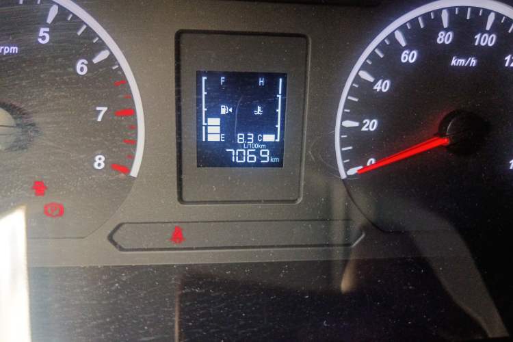 Used FORTHING Lingzhi 2023 M5L 1.6L Base Model 7 Seats
