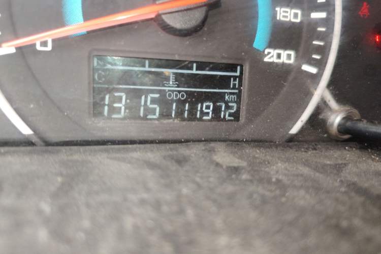 Used Wuling Rongguang V 2016 1.5L Standard Version Odometer Close Up