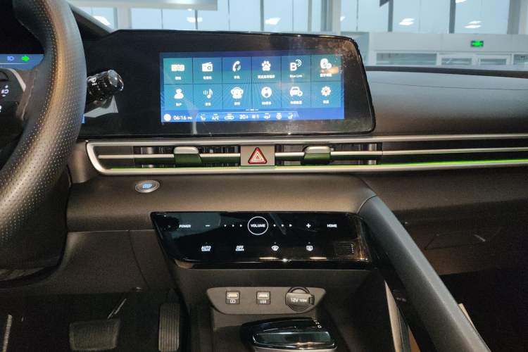 Used Hyundai Elantra 2022 1.5L CVT 20th Anniversary Edition Audio And AC Panel