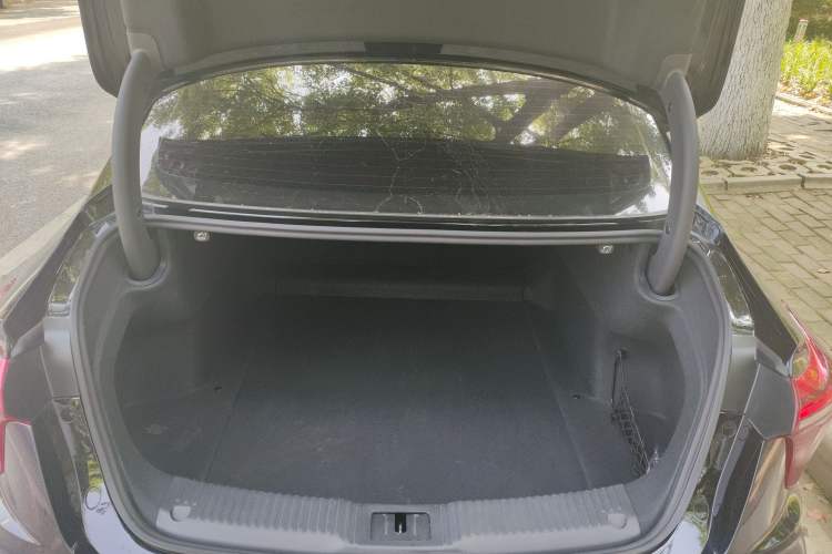 Used Hongqi H5 2024 2.0T Automatic Smart Connect Flagship Edition
