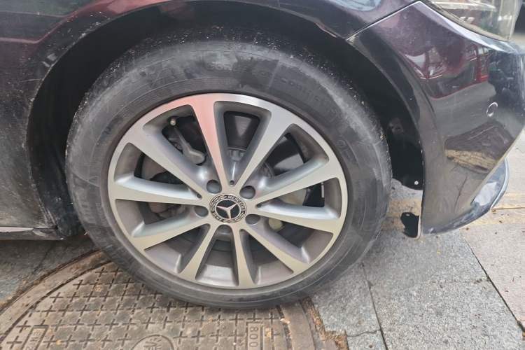 Used Mercedes-Benz C-Class 2019 C 180 L Fashion Model Right Front Wheel Hub